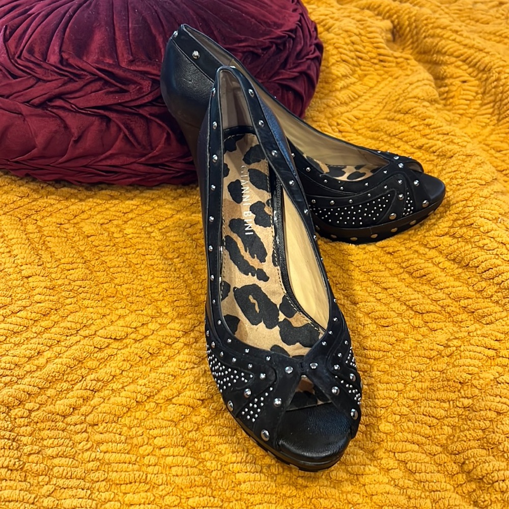 Gianni Bini Studded Black Leather & Suede Heels - Size 8 - New.